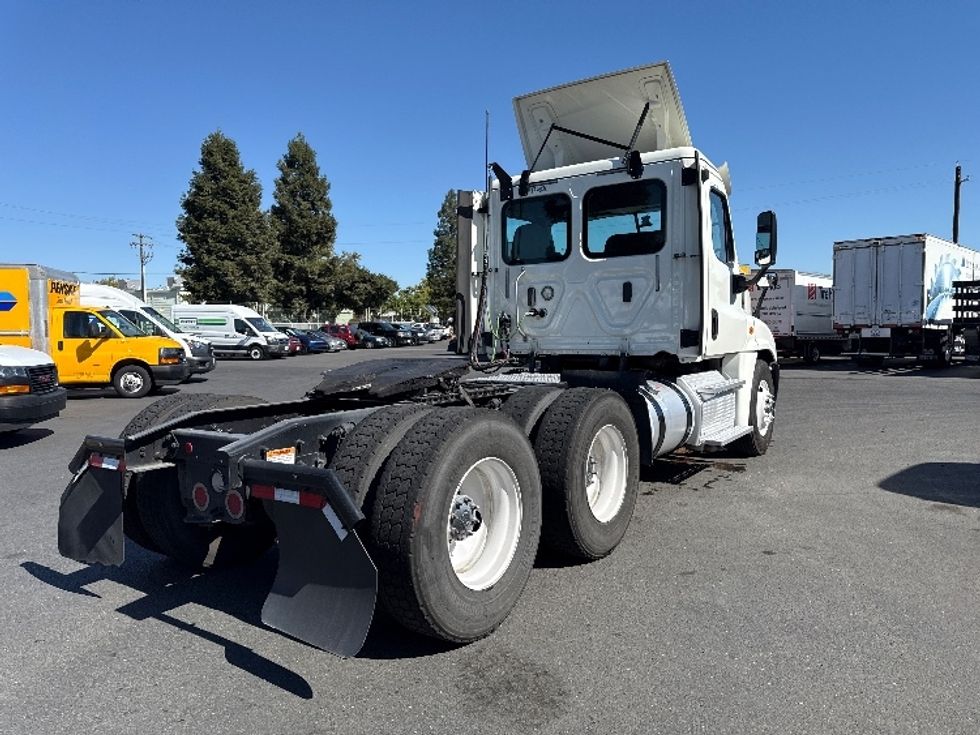 Day Cab Tractor-Heavy Duty Tractors-Freightliner-2018-Cascadia 12564ST-West Sacramento-CA-367,207\n\t\tmiles-$ 37,750 - Image 7