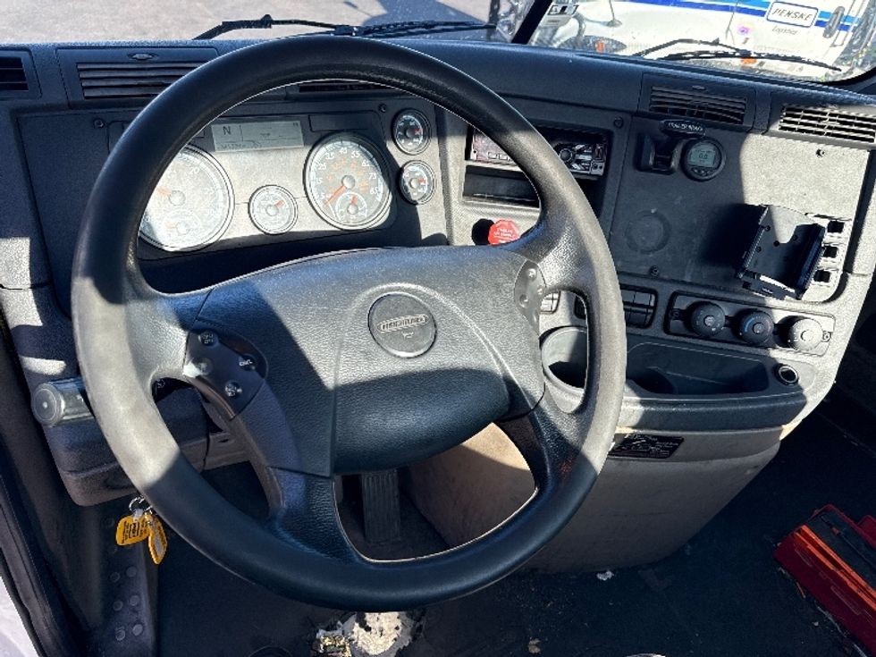 Day Cab Tractor-Heavy Duty Tractors-Freightliner-2018-Cascadia 12564ST-West Sacramento-CA-391,396\n\t\tmiles-$ 39,000 - Image 10