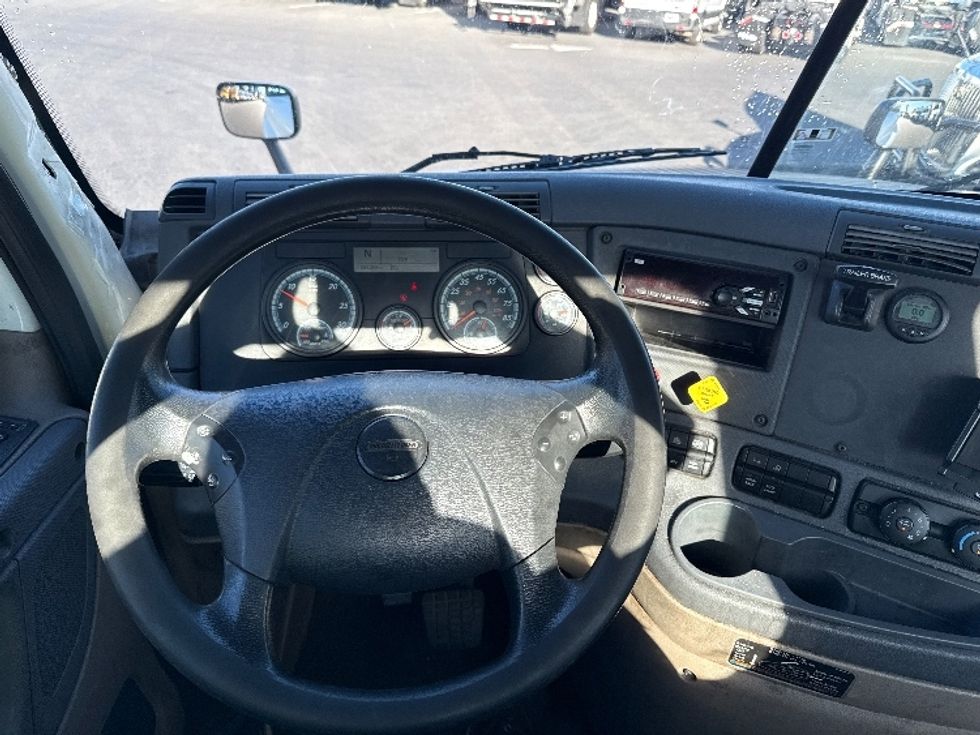 Day Cab Tractor-Heavy Duty Tractors-Freightliner-2018-Cascadia 12564ST-West Sacramento-CA-391,396\n\t\tmiles-$ 39,000 - Image 11