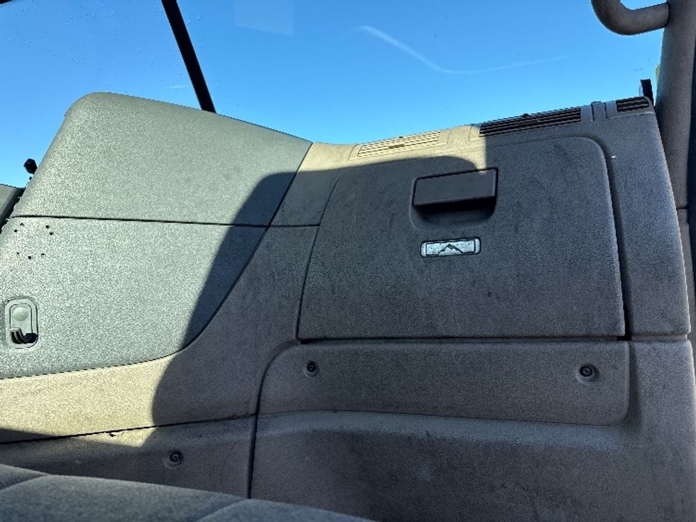 Day Cab Tractor-Heavy Duty Tractors-Freightliner-2018-Cascadia 12564ST-West Sacramento-CA-391,396\n\t\tmiles-$ 39,000 - Image 13