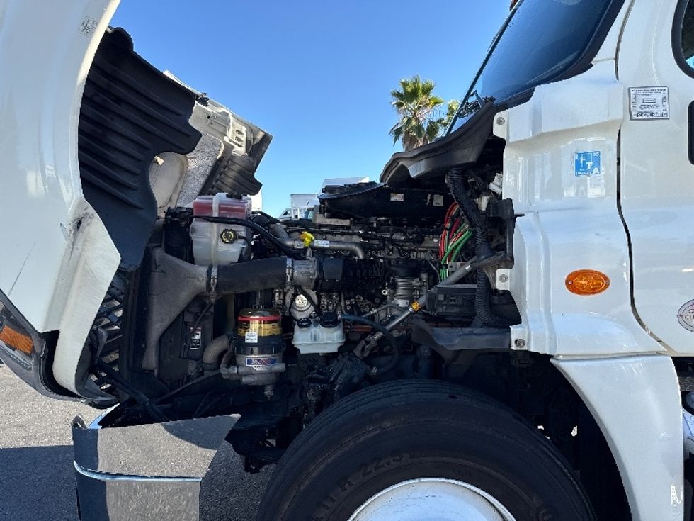 Day Cab Tractor-Heavy Duty Tractors-Freightliner-2018-Cascadia 12564ST-West Sacramento-CA-391,396\n\t\tmiles-$ 39,000 - Image 16