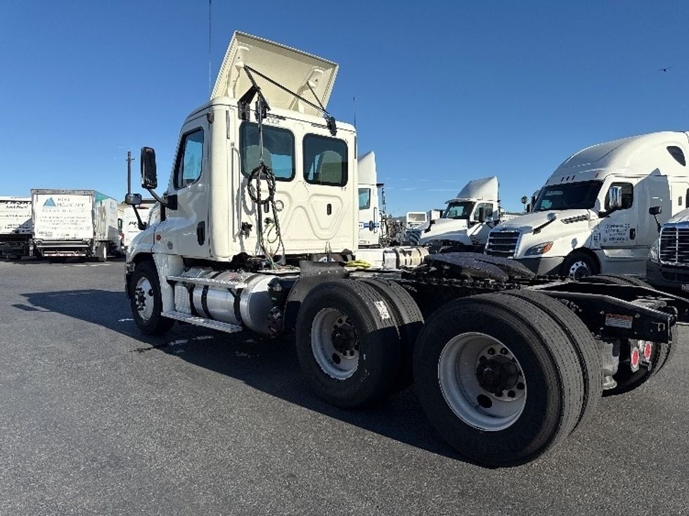 Day Cab Tractor-Heavy Duty Tractors-Freightliner-2018-Cascadia 12564ST-West Sacramento-CA-391,396\n\t\tmiles-$ 39,000 - Image 5