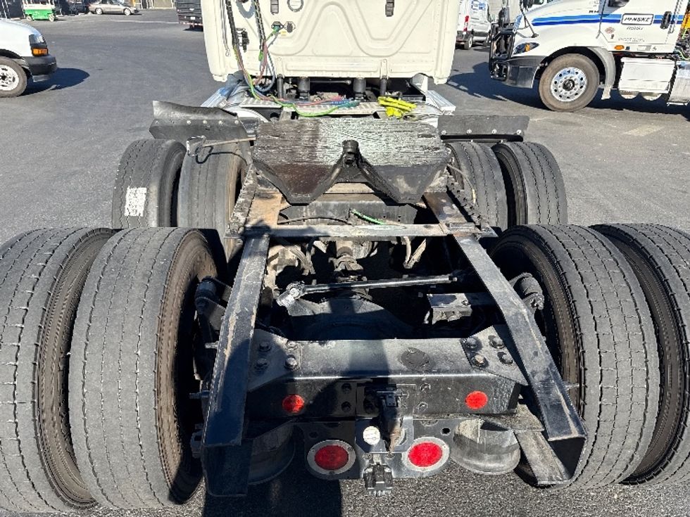 Day Cab Tractor-Heavy Duty Tractors-Freightliner-2018-Cascadia 12564ST-West Sacramento-CA-391,396\n\t\tmiles-$ 39,000 - Image 6