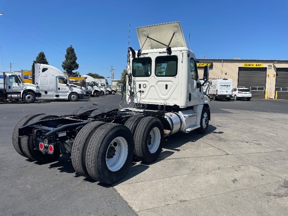 Day Cab Tractor-Heavy Duty Tractors-Freightliner-2018-Cascadia 12564ST-West Sacramento-CA-391,396\n\t\tmiles-$ 39,000 - Image 7