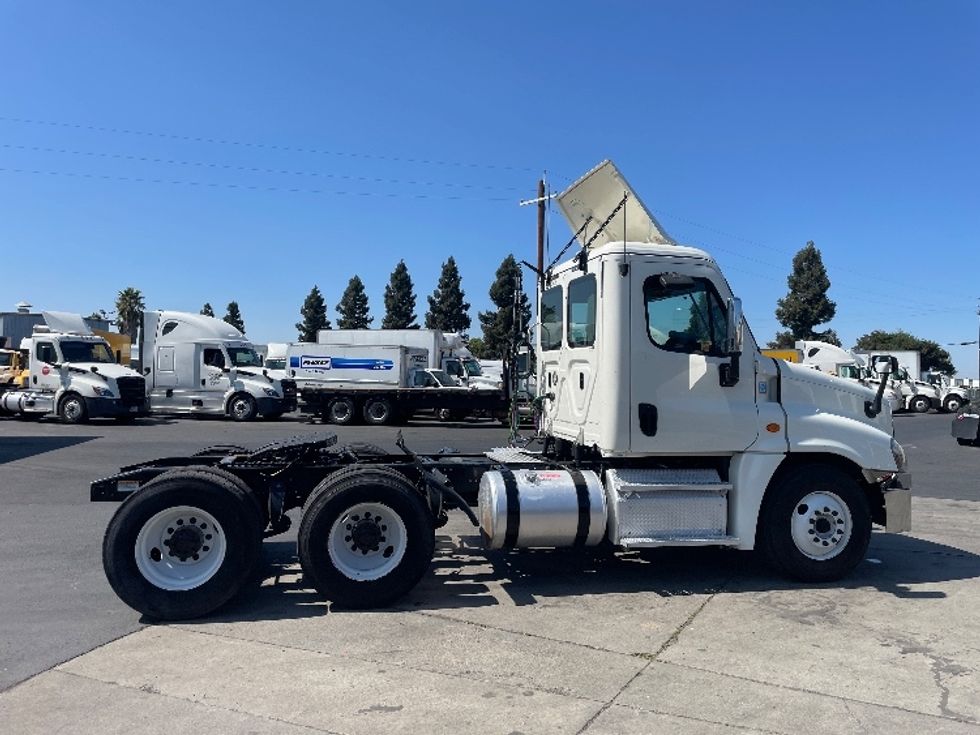 Day Cab Tractor-Heavy Duty Tractors-Freightliner-2018-Cascadia 12564ST-West Sacramento-CA-391,396\n\t\tmiles-$ 39,000 - Image 8