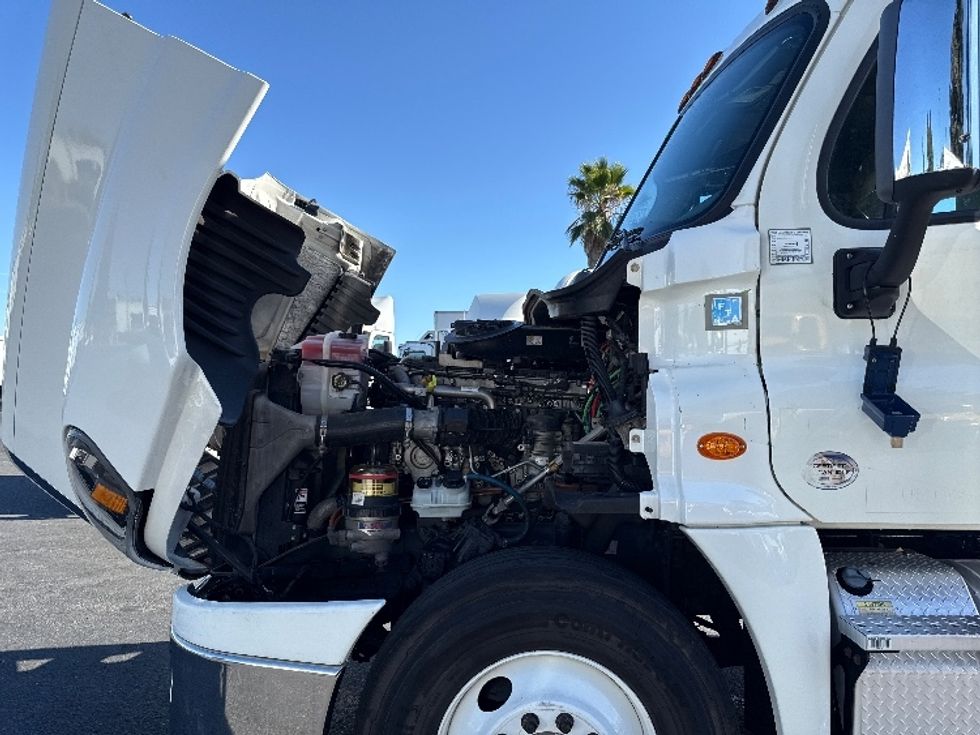 Day Cab Tractor-Heavy Duty Tractors-Freightliner-2018-Cascadia 12564ST-West Sacramento-CA-430,378\n\t\tmiles-$ 37,000 - Image 16