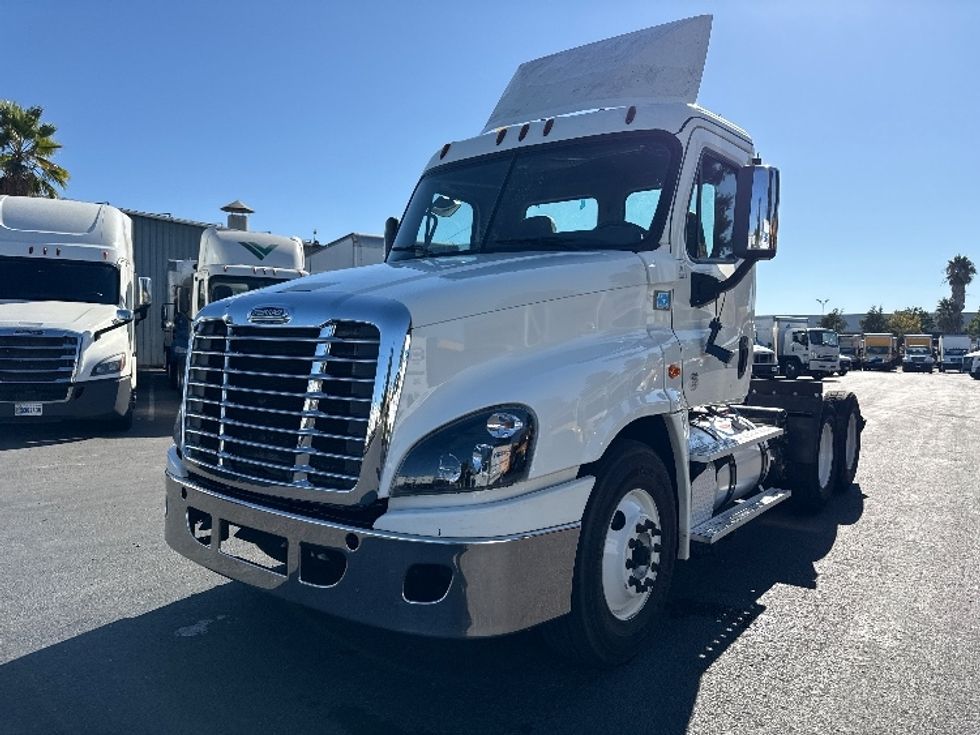 Day Cab Tractor-Heavy Duty Tractors-Freightliner-2018-Cascadia 12564ST-West Sacramento-CA-430,378\n\t\tmiles-$ 37,000 - Image 3