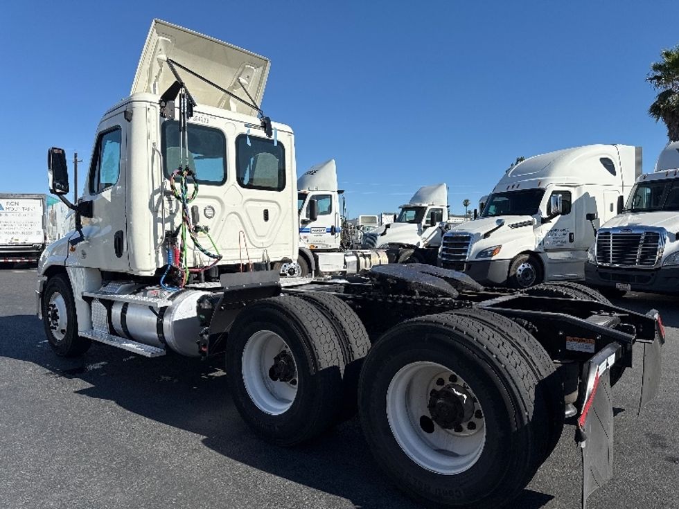 Day Cab Tractor-Heavy Duty Tractors-Freightliner-2018-Cascadia 12564ST-West Sacramento-CA-430,378\n\t\tmiles-$ 37,000 - Image 5