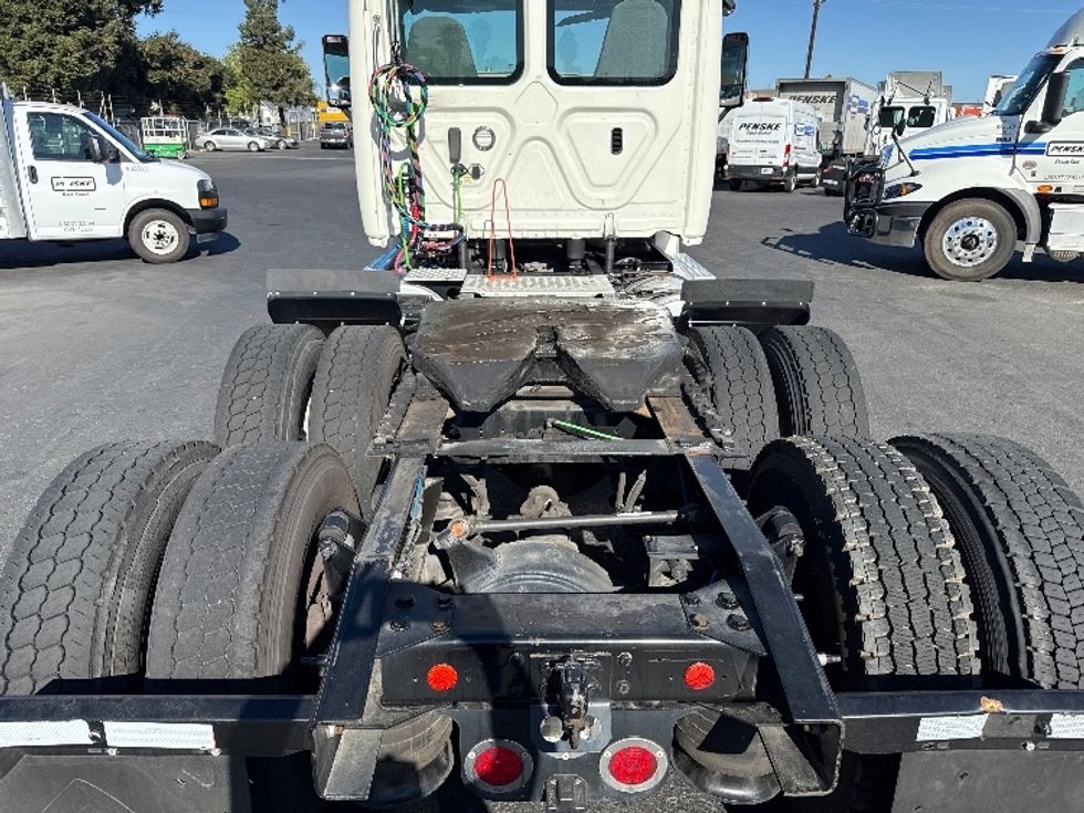 Day Cab Tractor-Heavy Duty Tractors-Freightliner-2018-Cascadia 12564ST-West Sacramento-CA-430,378\n\t\tmiles-$ 37,000 - Image 6