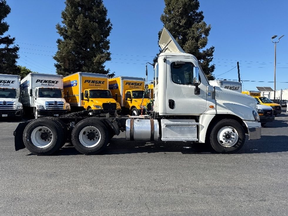 Day Cab Tractor-Heavy Duty Tractors-Freightliner-2018-Cascadia 12564ST-West Sacramento-CA-430,378\n\t\tmiles-$ 37,000 - Image 8