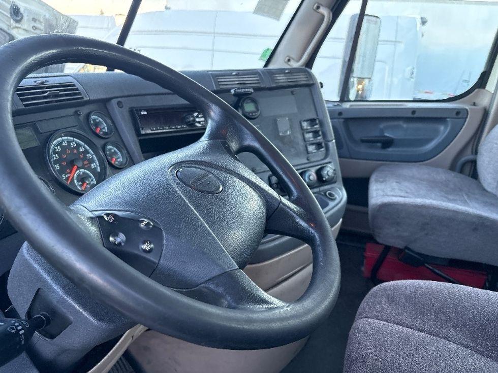 Day Cab Tractor-Heavy Duty Tractors-Freightliner-2018-Cascadia 12564ST-West Sacramento-CA-431,257\n\t\tmiles-$ 35,000 - Image 10