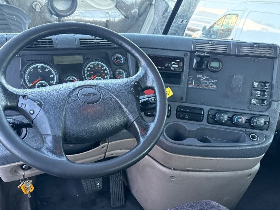 Day Cab Tractor-Heavy Duty Tractors-Freightliner-2018-Cascadia 12564ST-West Sacramento-CA-431,257\n\t\tmiles-$ 35,000 - Image 11