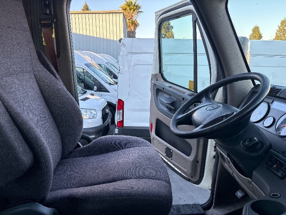 Day Cab Tractor-Heavy Duty Tractors-Freightliner-2018-Cascadia 12564ST-West Sacramento-CA-431,257\n\t\tmiles-$ 35,000 - Image 14