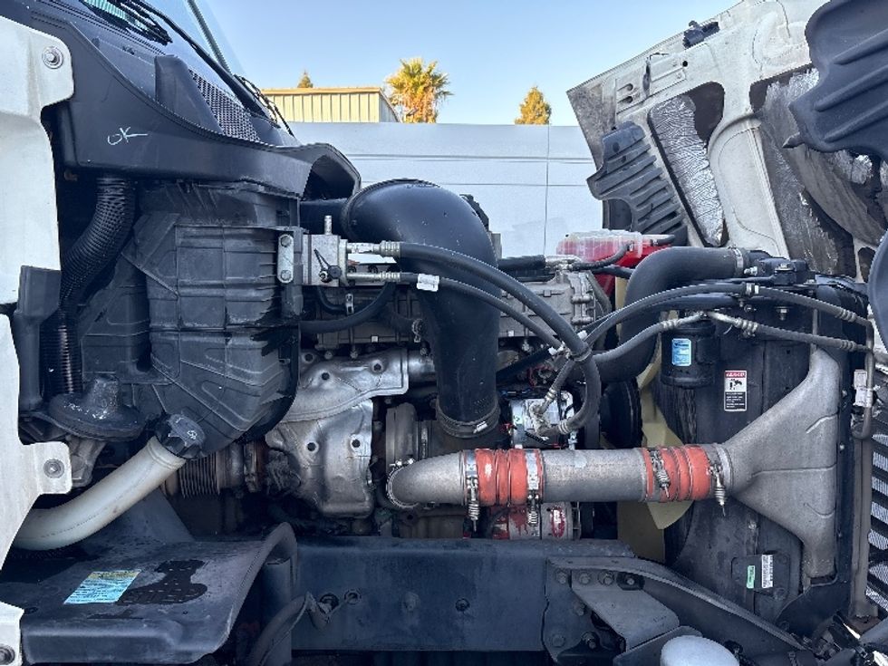 Day Cab Tractor-Heavy Duty Tractors-Freightliner-2018-Cascadia 12564ST-West Sacramento-CA-431,257\n\t\tmiles-$ 35,000 - Image 15