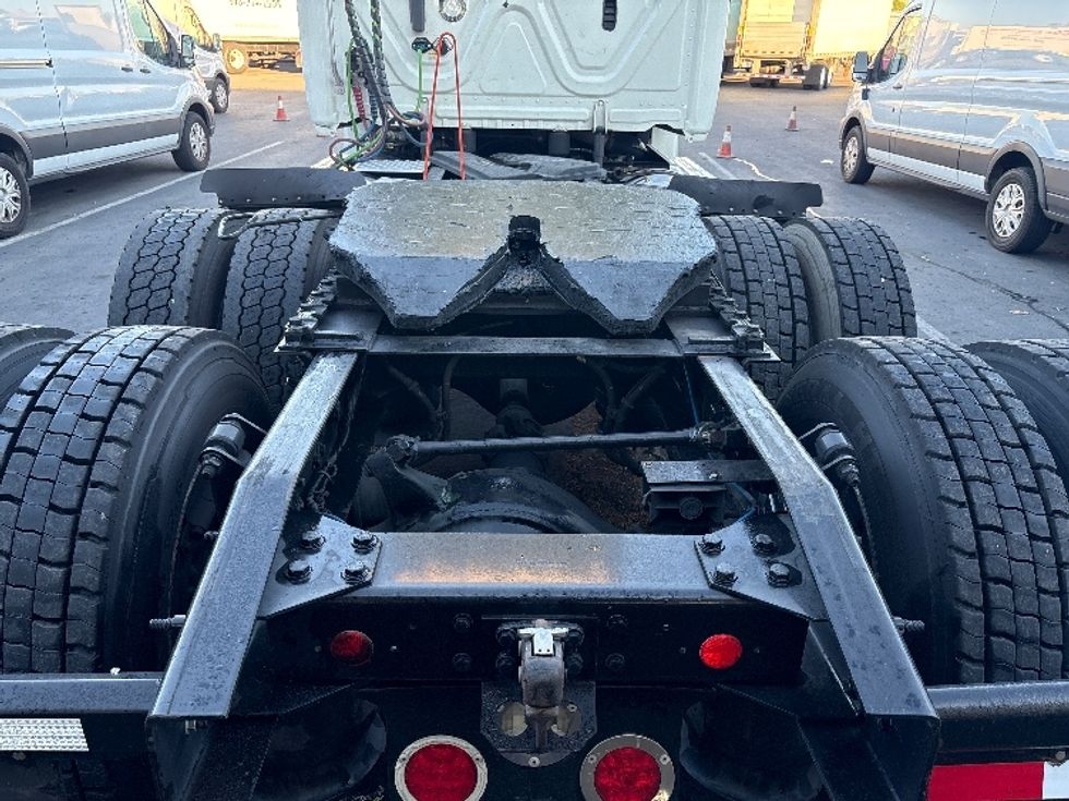 Day Cab Tractor-Heavy Duty Tractors-Freightliner-2018-Cascadia 12564ST-West Sacramento-CA-431,257\n\t\tmiles-$ 35,000 - Image 6