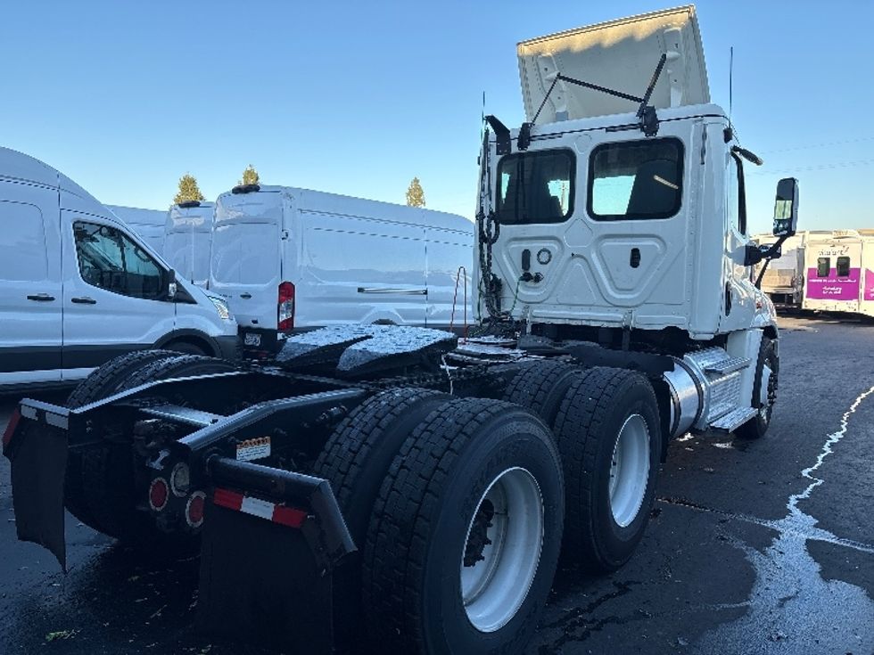 Day Cab Tractor-Heavy Duty Tractors-Freightliner-2018-Cascadia 12564ST-West Sacramento-CA-431,257\n\t\tmiles-$ 35,000 - Image 7