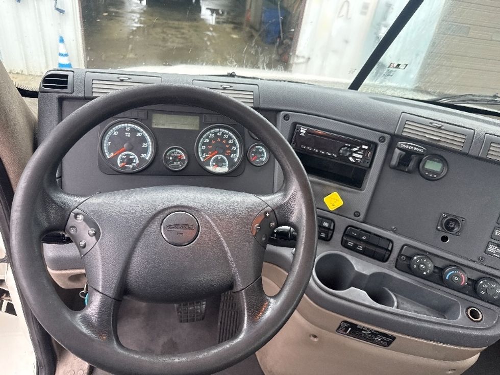 Day Cab Tractor-Heavy Duty Tractors-Freightliner-2018-Cascadia 12564ST-West Sacramento-CA-434,740\n\t\tmiles-$ 35,000 - Image 11