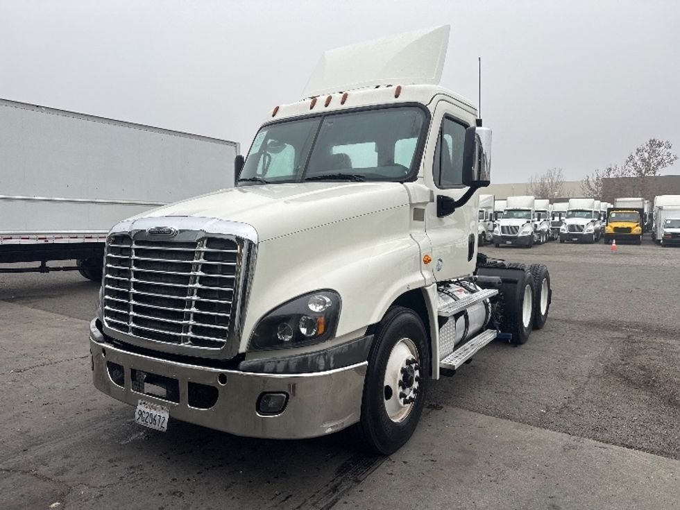 Day Cab Tractor-Heavy Duty Tractors-Freightliner-2018-Cascadia 12564ST-West Sacramento-CA-434,740\n\t\tmiles-$ 35,000 - Image 3