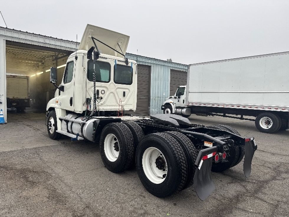 Day Cab Tractor-Heavy Duty Tractors-Freightliner-2018-Cascadia 12564ST-West Sacramento-CA-434,740\n\t\tmiles-$ 35,000 - Image 5