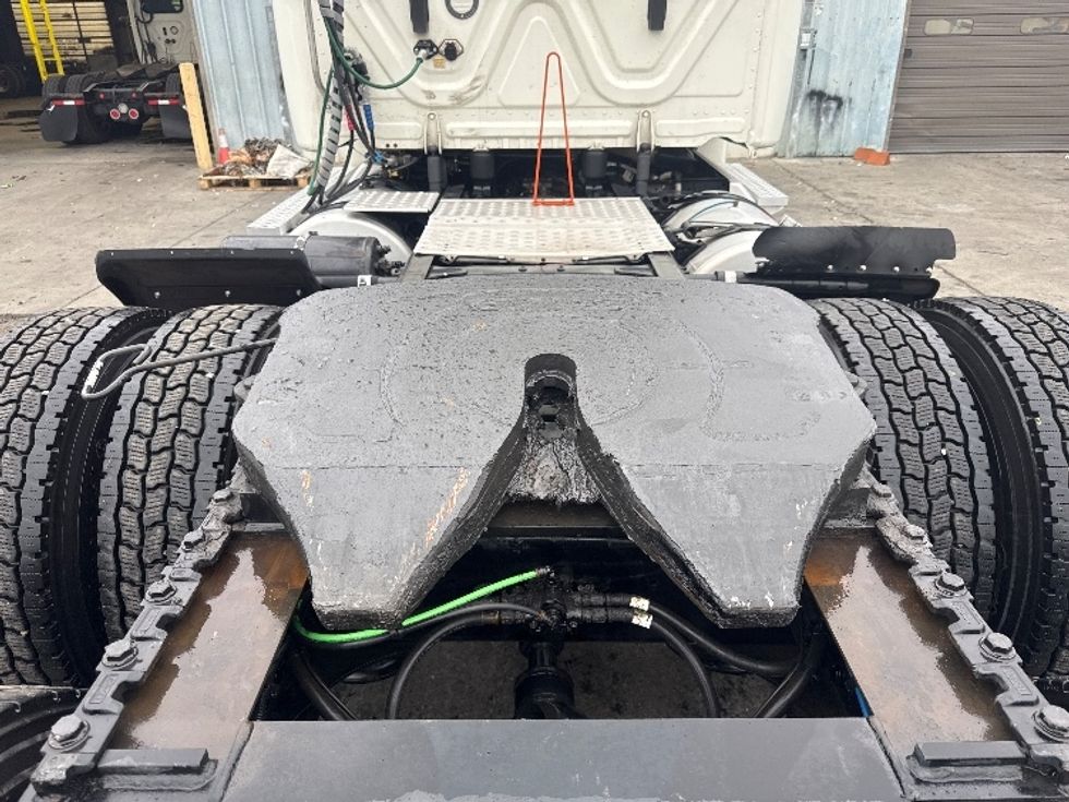 Day Cab Tractor-Heavy Duty Tractors-Freightliner-2018-Cascadia 12564ST-West Sacramento-CA-434,740\n\t\tmiles-$ 35,000 - Image 6