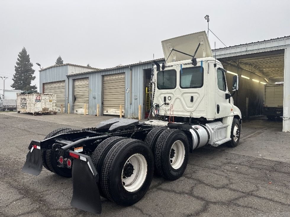 Day Cab Tractor-Heavy Duty Tractors-Freightliner-2018-Cascadia 12564ST-West Sacramento-CA-434,740\n\t\tmiles-$ 35,000 - Image 7