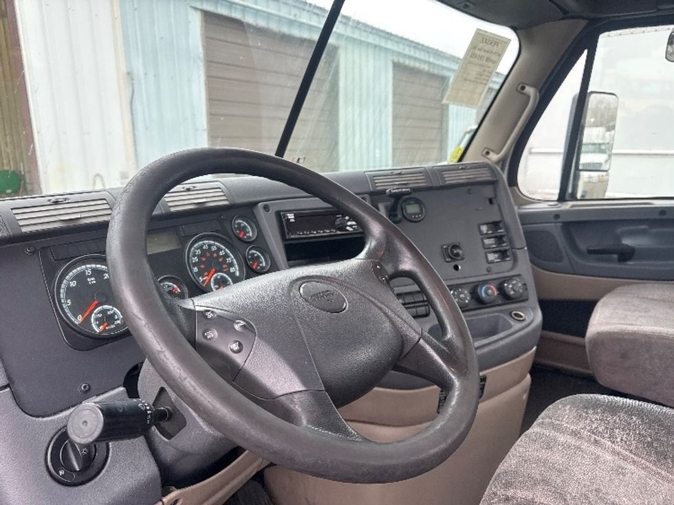 Day Cab Tractor-Heavy Duty Tractors-Freightliner-2018-Cascadia 12564ST-West Sacramento-CA-434,740\n\t\tmiles-$ 35,000 - Image 8