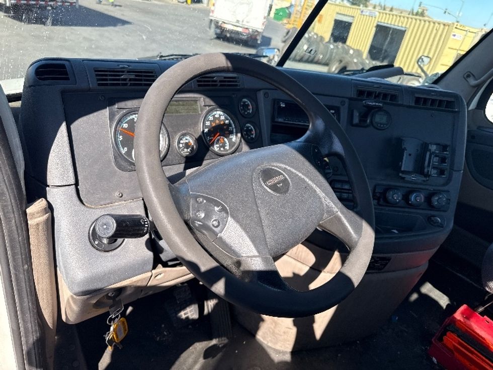 Day Cab Tractor-Heavy Duty Tractors-Freightliner-2018-Cascadia 12564ST-West Sacramento-CA-438,307\n\t\tmiles-$ 34,750 - Image 10