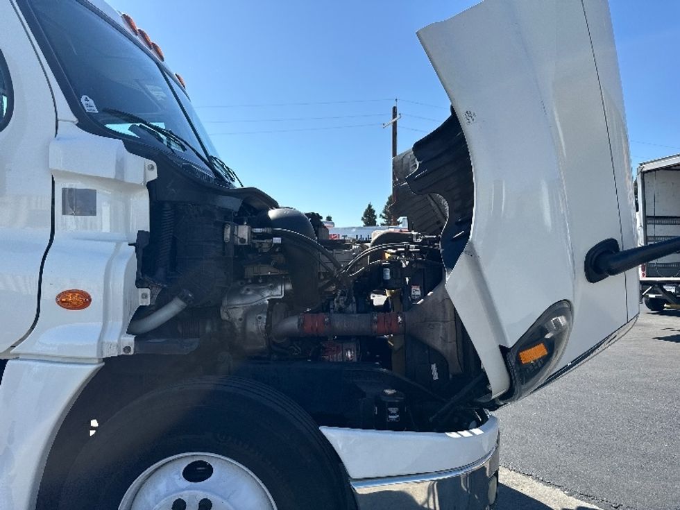 Day Cab Tractor-Heavy Duty Tractors-Freightliner-2018-Cascadia 12564ST-West Sacramento-CA-438,307\n\t\tmiles-$ 34,750 - Image 15
