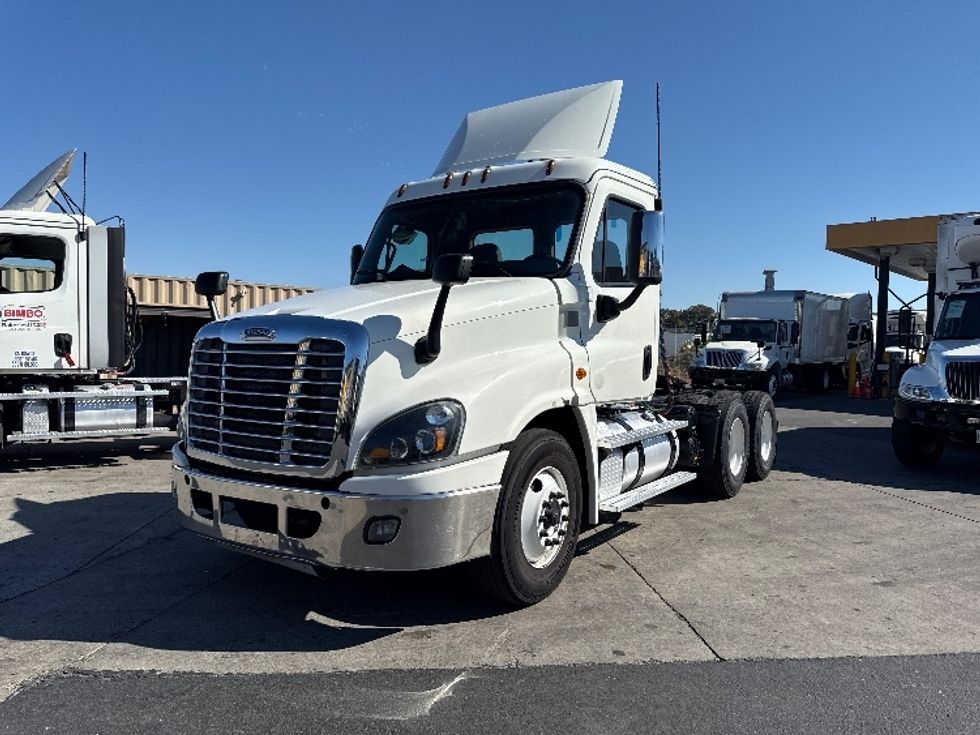 Day Cab Tractor-Heavy Duty Tractors-Freightliner-2018-Cascadia 12564ST-West Sacramento-CA-438,307\n\t\tmiles-$ 34,750 - Image 3