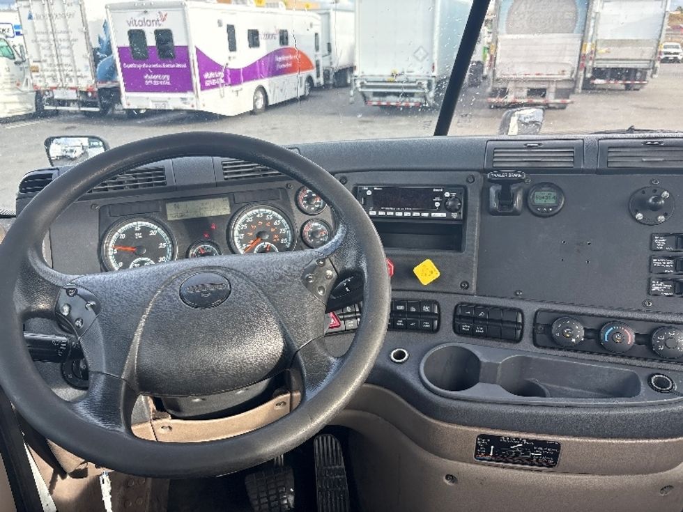 Day Cab Tractor-Heavy Duty Tractors-Freightliner-2018-Cascadia 12564ST-West Sacramento-CA-440,125\n\t\tmiles-$ 34,500 - Image 11