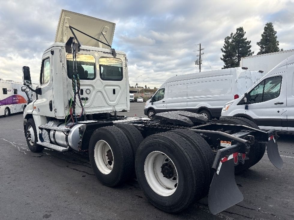 Day Cab Tractor-Heavy Duty Tractors-Freightliner-2018-Cascadia 12564ST-West Sacramento-CA-440,125\n\t\tmiles-$ 34,500 - Image 5