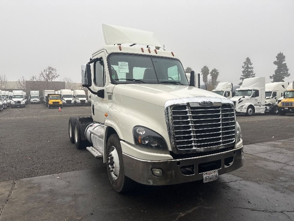 Day Cab Tractor-Heavy Duty Tractors-Freightliner-2018-Cascadia 12564ST-West Sacramento-CA-454,927\n\t\tmiles-$ 34,000 - Image 1