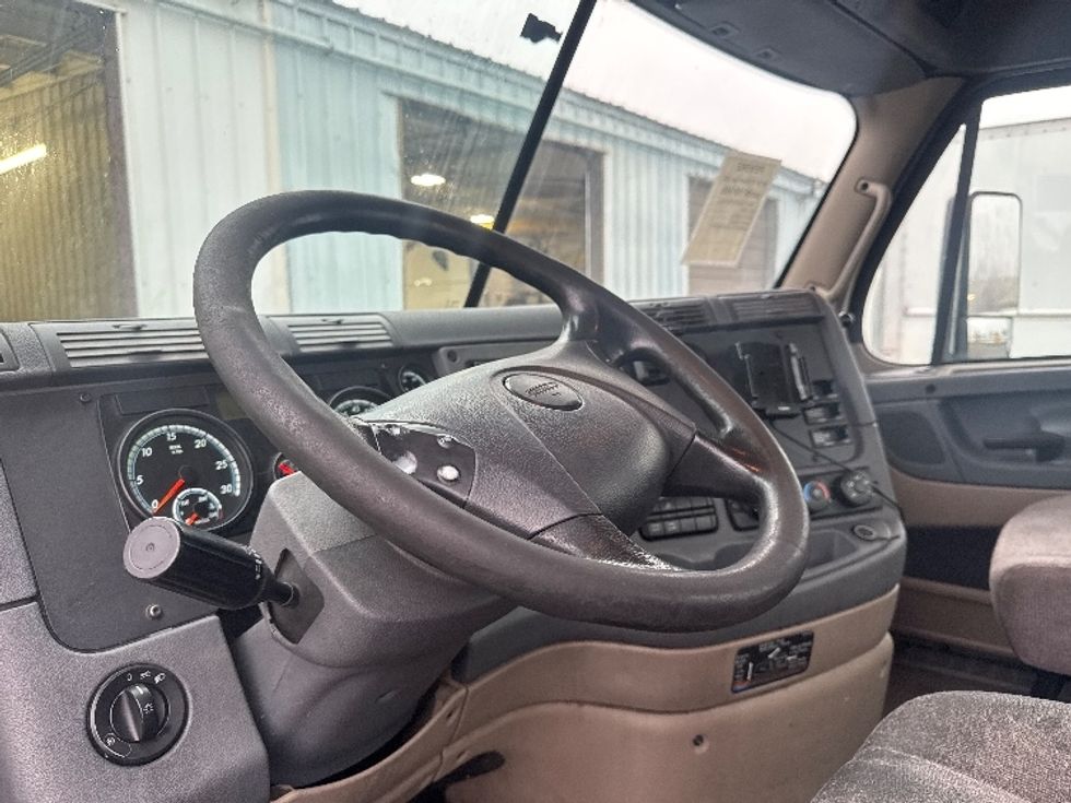 Day Cab Tractor-Heavy Duty Tractors-Freightliner-2018-Cascadia 12564ST-West Sacramento-CA-454,927\n\t\tmiles-$ 34,000 - Image 10