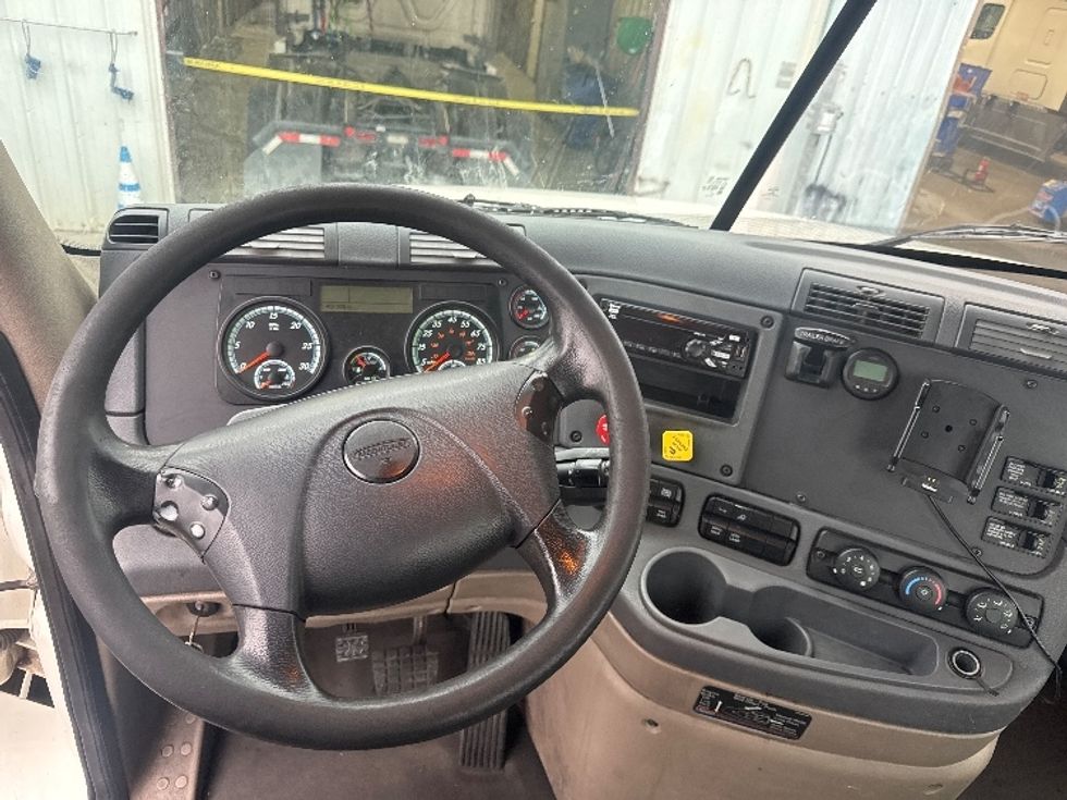 Day Cab Tractor-Heavy Duty Tractors-Freightliner-2018-Cascadia 12564ST-West Sacramento-CA-454,927\n\t\tmiles-$ 34,000 - Image 11