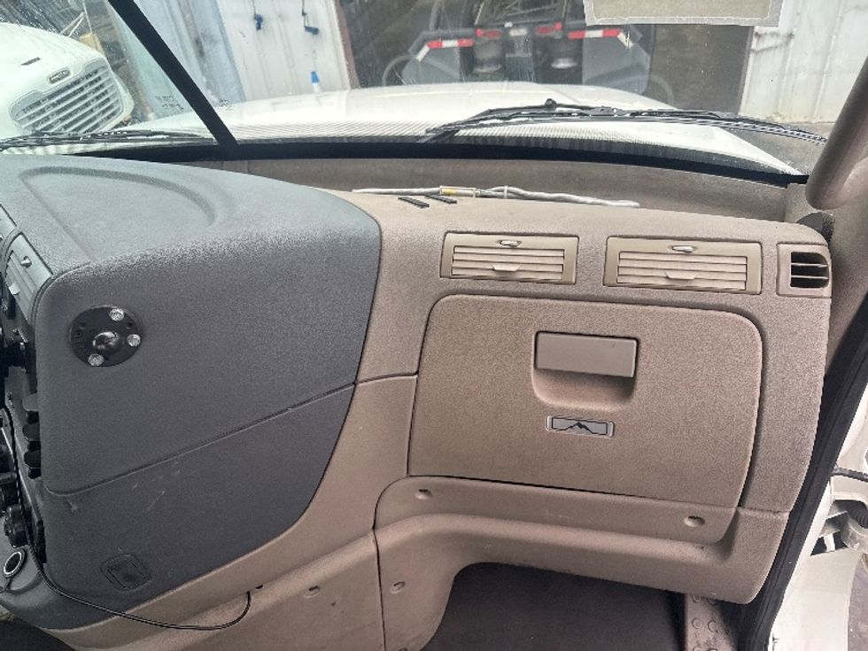 Day Cab Tractor-Heavy Duty Tractors-Freightliner-2018-Cascadia 12564ST-West Sacramento-CA-454,927\n\t\tmiles-$ 34,000 - Image 13