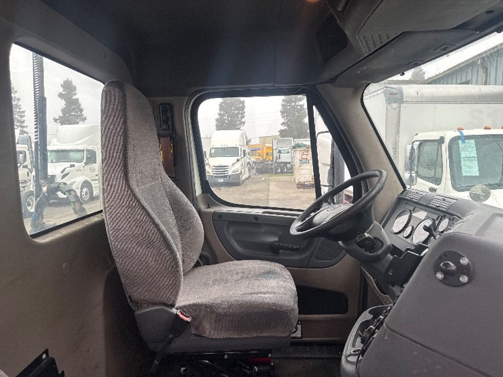 Day Cab Tractor-Heavy Duty Tractors-Freightliner-2018-Cascadia 12564ST-West Sacramento-CA-454,927\n\t\tmiles-$ 34,000 - Image 14