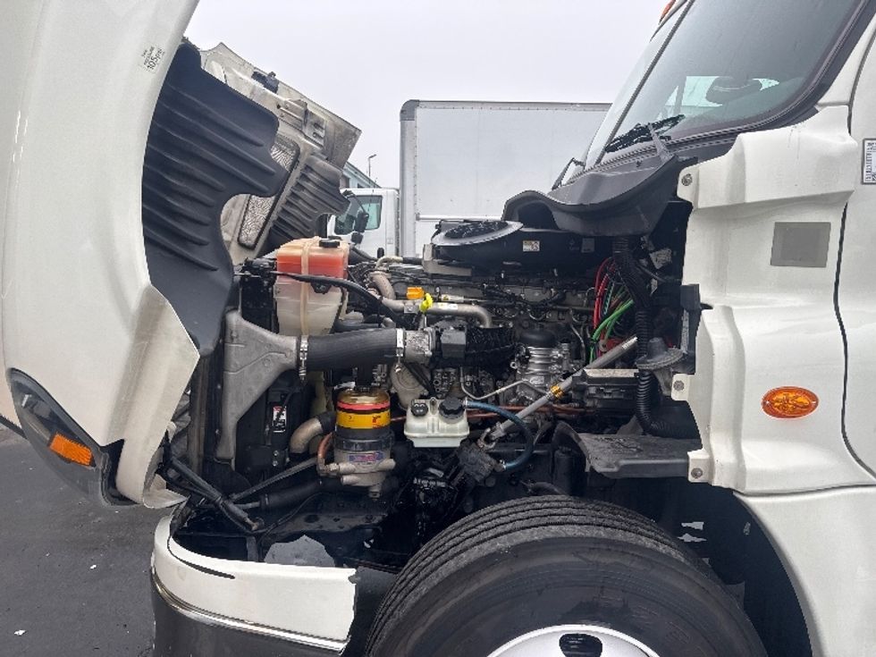 Day Cab Tractor-Heavy Duty Tractors-Freightliner-2018-Cascadia 12564ST-West Sacramento-CA-454,927\n\t\tmiles-$ 34,000 - Image 16