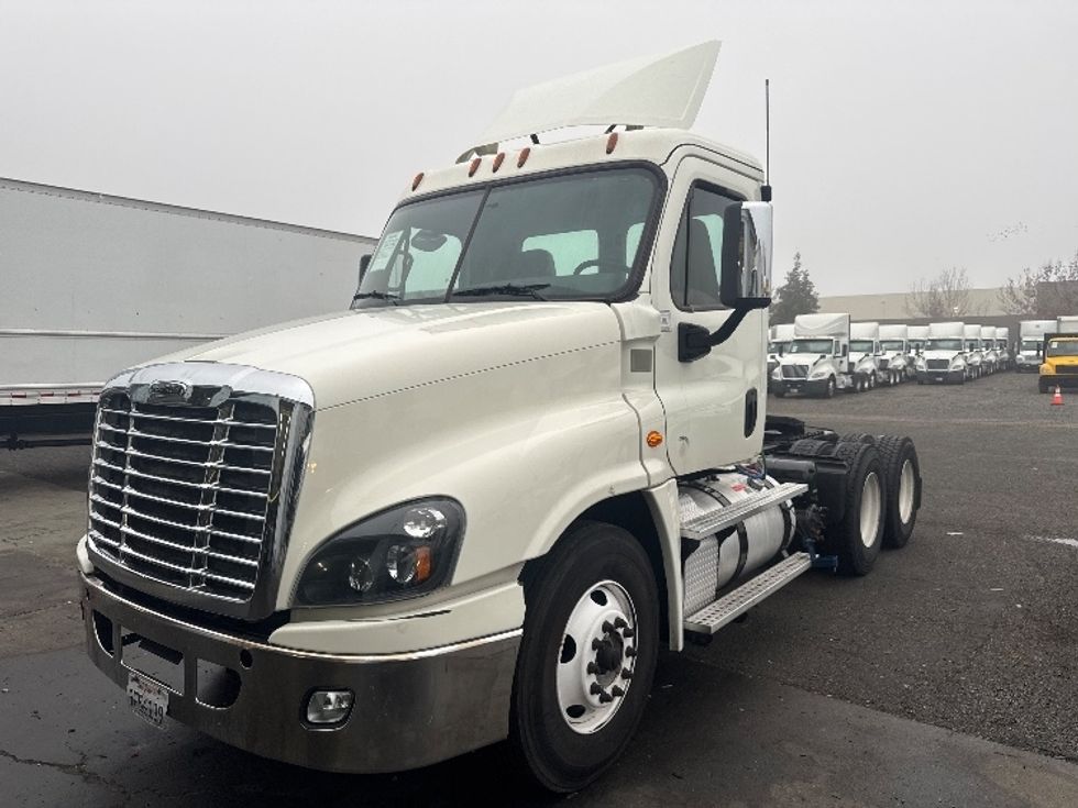 Day Cab Tractor-Heavy Duty Tractors-Freightliner-2018-Cascadia 12564ST-West Sacramento-CA-454,927\n\t\tmiles-$ 34,000 - Image 3