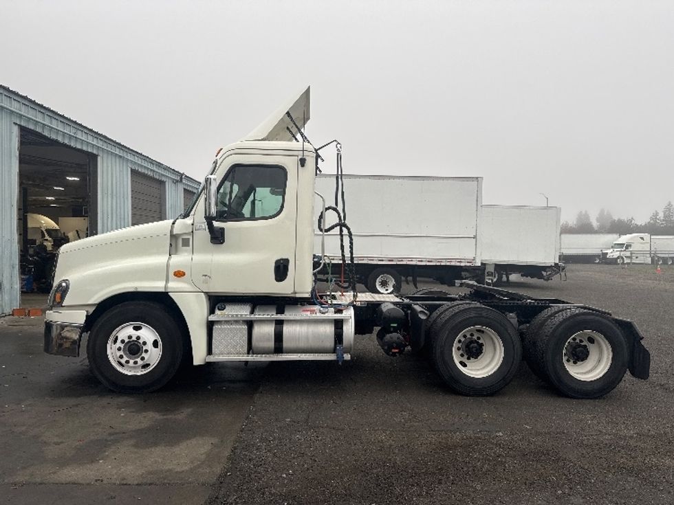 Day Cab Tractor-Heavy Duty Tractors-Freightliner-2018-Cascadia 12564ST-West Sacramento-CA-454,927\n\t\tmiles-$ 34,000 - Image 4