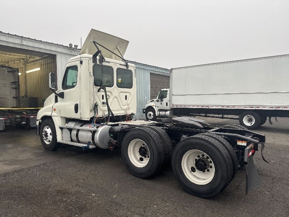 Day Cab Tractor-Heavy Duty Tractors-Freightliner-2018-Cascadia 12564ST-West Sacramento-CA-454,927\n\t\tmiles-$ 34,000 - Image 5
