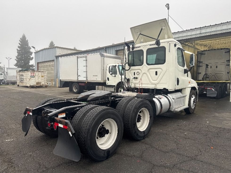 Day Cab Tractor-Heavy Duty Tractors-Freightliner-2018-Cascadia 12564ST-West Sacramento-CA-454,927\n\t\tmiles-$ 34,000 - Image 7