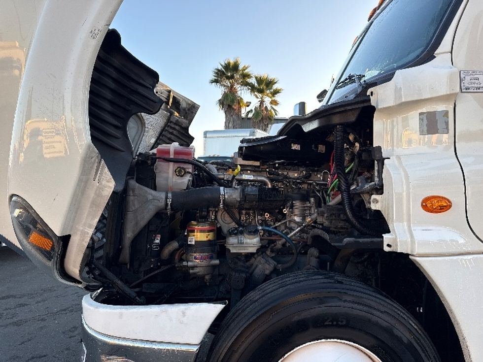Day Cab Tractor-Heavy Duty Tractors-Freightliner-2018-Cascadia 12564ST-West Sacramento-CA-456,927\n\t\tmiles-$ 37,250 - Image 16