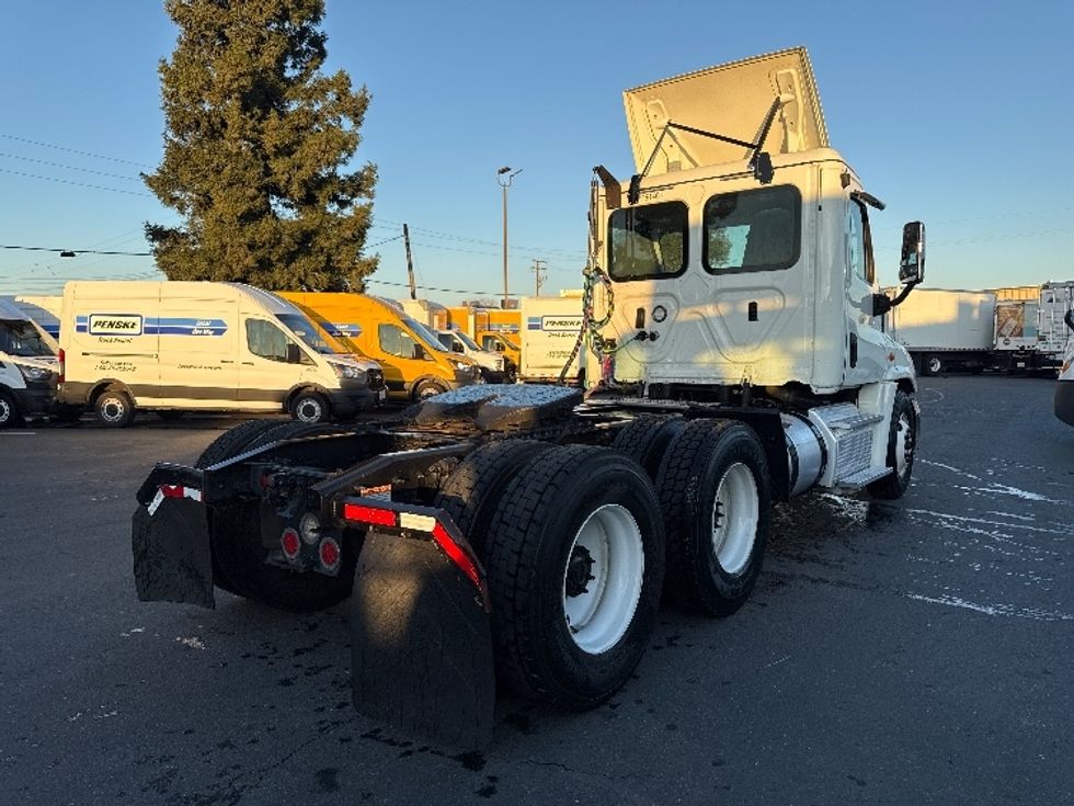 Day Cab Tractor-Heavy Duty Tractors-Freightliner-2018-Cascadia 12564ST-West Sacramento-CA-456,927\n\t\tmiles-$ 37,250 - Image 7
