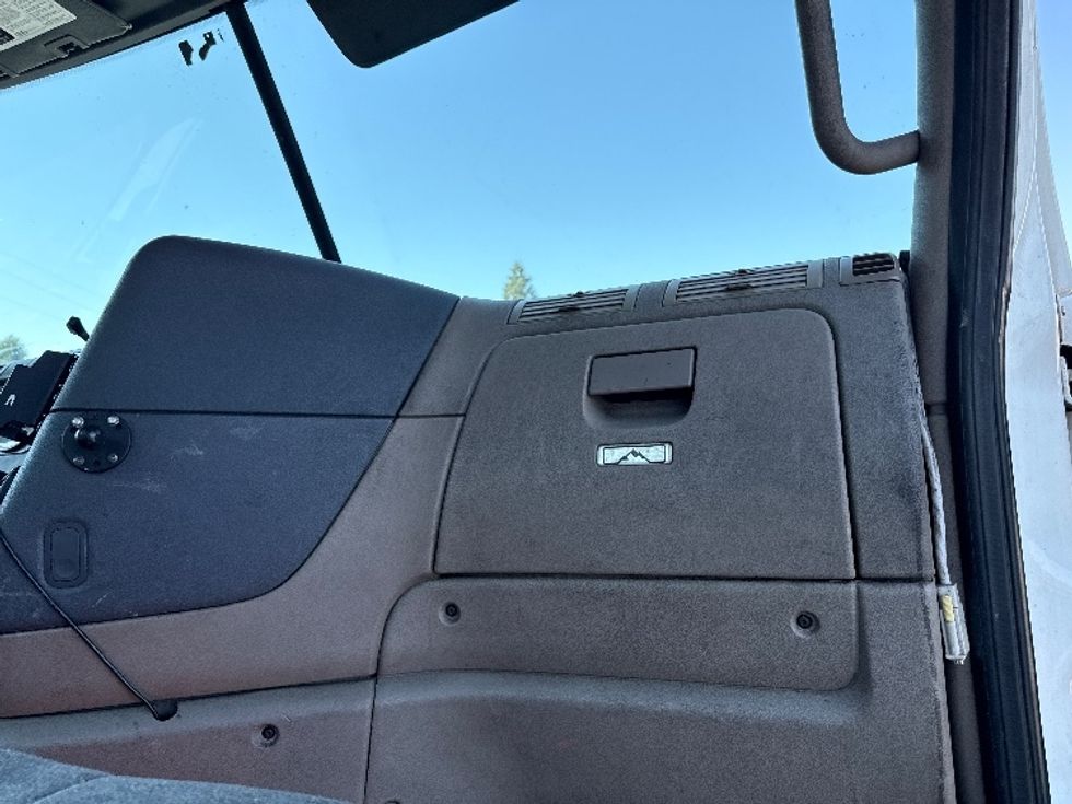 Day Cab Tractor-Heavy Duty Tractors-Freightliner-2018-Cascadia 12564ST-West Sacramento-CA-459,559\n\t\tmiles-$ 35,750 - Image 13