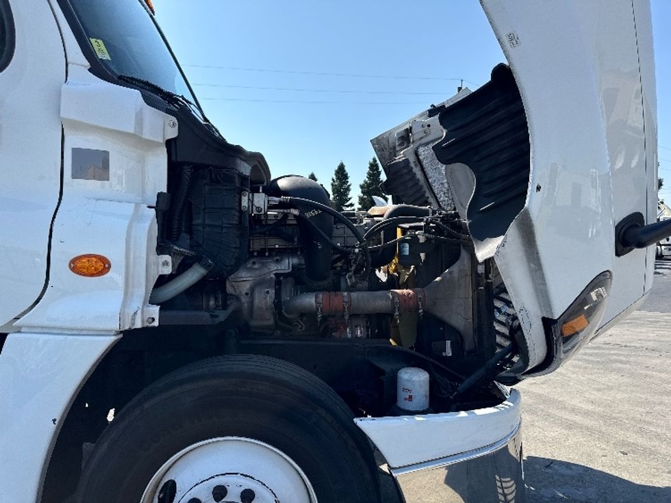 Day Cab Tractor-Heavy Duty Tractors-Freightliner-2018-Cascadia 12564ST-West Sacramento-CA-459,559\n\t\tmiles-$ 35,750 - Image 15