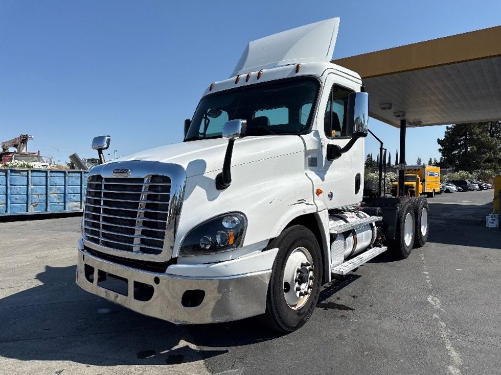 Day Cab Tractor-Heavy Duty Tractors-Freightliner-2018-Cascadia 12564ST-West Sacramento-CA-459,559\n\t\tmiles-$ 35,750 - Image 3