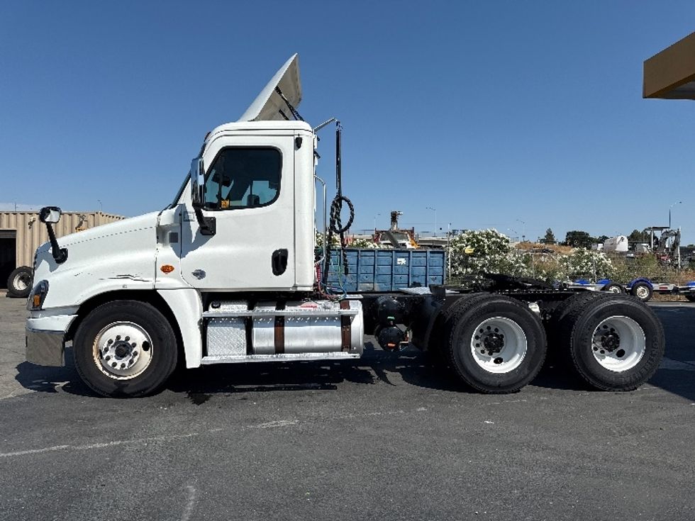 Day Cab Tractor-Heavy Duty Tractors-Freightliner-2018-Cascadia 12564ST-West Sacramento-CA-459,559\n\t\tmiles-$ 35,750 - Image 4