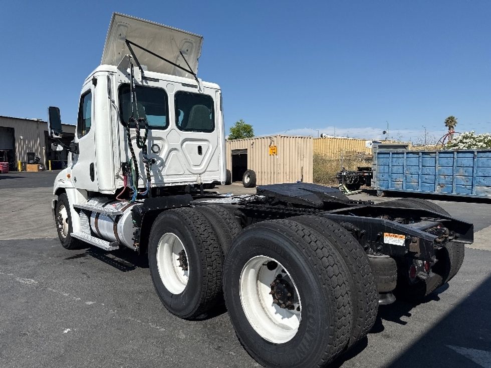Day Cab Tractor-Heavy Duty Tractors-Freightliner-2018-Cascadia 12564ST-West Sacramento-CA-459,559\n\t\tmiles-$ 35,750 - Image 5