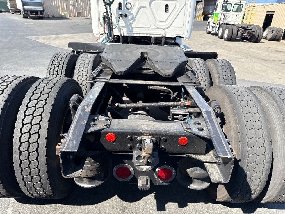 Day Cab Tractor-Heavy Duty Tractors-Freightliner-2018-Cascadia 12564ST-West Sacramento-CA-459,559\n\t\tmiles-$ 35,750 - Image 6