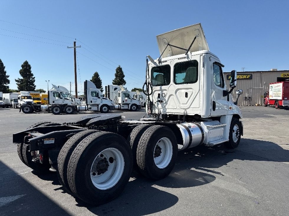 Day Cab Tractor-Heavy Duty Tractors-Freightliner-2018-Cascadia 12564ST-West Sacramento-CA-459,559\n\t\tmiles-$ 35,750 - Image 7